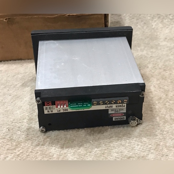 Wilkerson DIS471 Process Indicator 115VAC 420mADC
Digital 
Calibration Controls - Picture 7 of 13